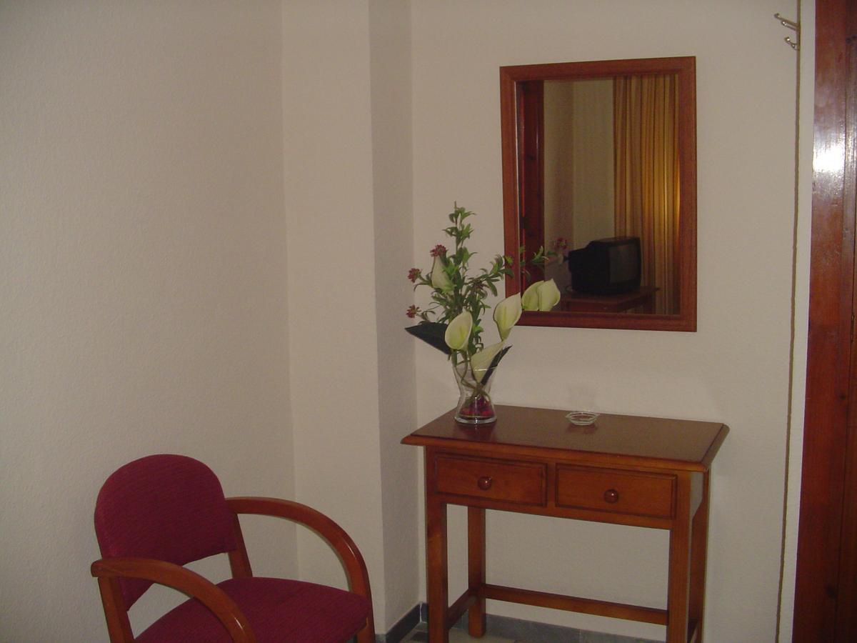 Hostal Cabrera Motril Exterior photo